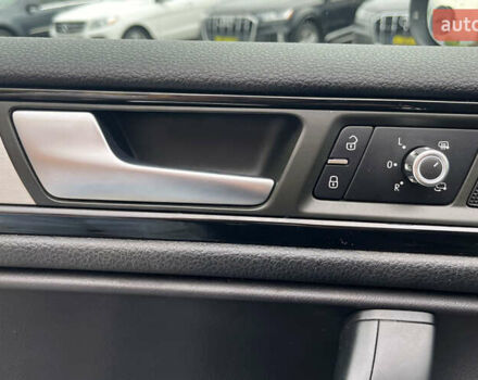 Черный Фольксваген Туарег, объемом двигателя 2.97 л и пробегом 370 тыс. км за 17800 $, фото 10 на Automoto.ua