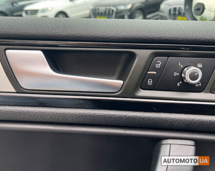 Чорний Фольксваген Туарег, об'ємом двигуна 3 л та пробігом 370 тис. км за 17800 $, фото 10 на Automoto.ua