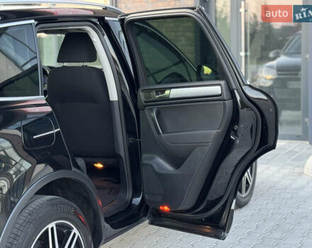 Чорний Фольксваген Туарег, об'ємом двигуна 2.97 л та пробігом 280 тис. км за 14999 $, фото 4 на Automoto.ua