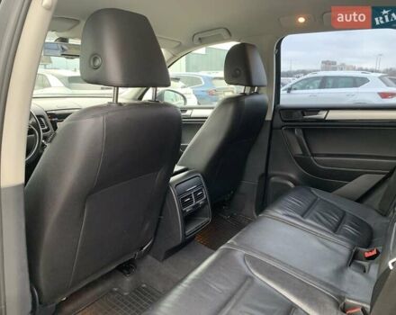 Черный Фольксваген Туарег, объемом двигателя 2.97 л и пробегом 198 тыс. км за 18000 $, фото 30 на Automoto.ua