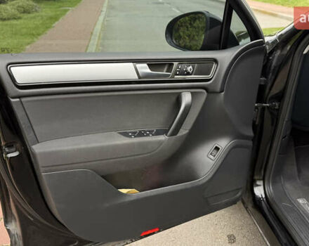 Чорний Фольксваген Туарег, об'ємом двигуна 2.97 л та пробігом 238 тис. км за 17300 $, фото 25 на Automoto.ua