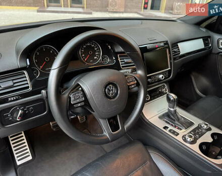 Черный Фольксваген Туарег, объемом двигателя 3 л и пробегом 250 тыс. км за 19000 $, фото 18 на Automoto.ua