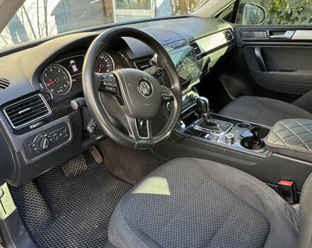 Черный Фольксваген Туарег, объемом двигателя 2.97 л и пробегом 305 тыс. км за 16450 $, фото 3 на Automoto.ua
