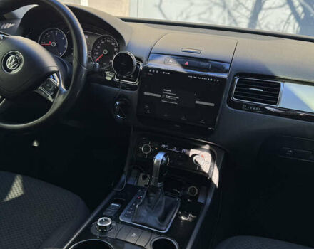 Черный Фольксваген Туарег, объемом двигателя 2.97 л и пробегом 305 тыс. км за 16450 $, фото 6 на Automoto.ua