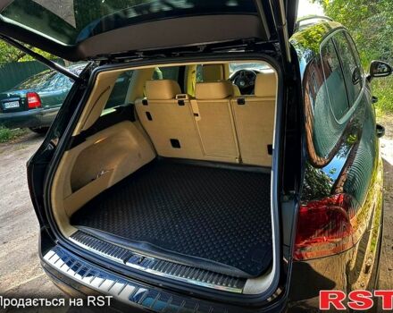 Черный Фольксваген Туарег, объемом двигателя 3 л и пробегом 200 тыс. км за 27000 $, фото 4 на Automoto.ua