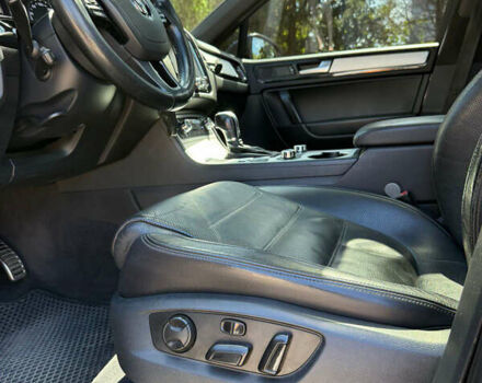 Чорний Фольксваген Туарег, об'ємом двигуна 3 л та пробігом 343 тис. км за 19900 $, фото 4 на Automoto.ua