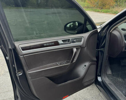 Черный Фольксваген Туарег, объемом двигателя 2.97 л и пробегом 160 тыс. км за 21000 $, фото 9 на Automoto.ua