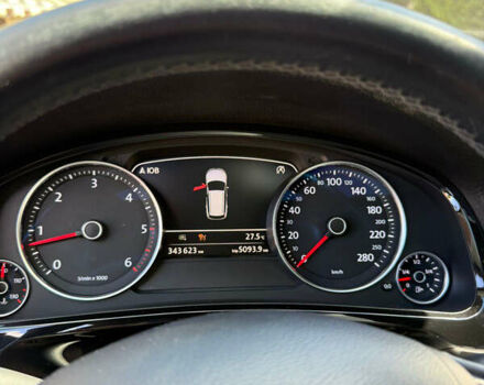 Чорний Фольксваген Туарег, об'ємом двигуна 3 л та пробігом 343 тис. км за 19900 $, фото 5 на Automoto.ua