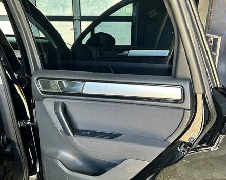 Чорний Фольксваген Туарег, об'ємом двигуна 3 л та пробігом 242 тис. км за 18750 $, фото 7 на Automoto.ua