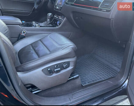 Чорний Фольксваген Туарег, об'ємом двигуна 2.97 л та пробігом 268 тис. км за 18000 $, фото 8 на Automoto.ua