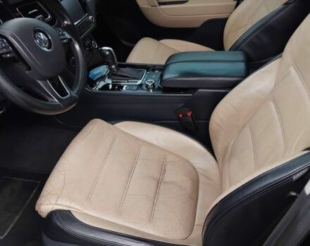 Чорний Фольксваген Туарег, об'ємом двигуна 3 л та пробігом 290 тис. км за 16300 $, фото 2 на Automoto.ua