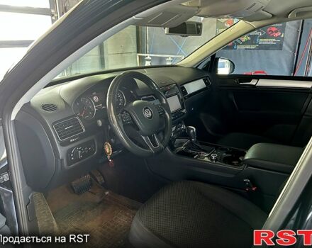 Чорний Фольксваген Туарег, об'ємом двигуна 3 л та пробігом 242 тис. км за 18750 $, фото 7 на Automoto.ua