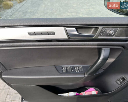 Чорний Фольксваген Туарег, об'ємом двигуна 2.97 л та пробігом 318 тис. км за 17300 $, фото 18 на Automoto.ua