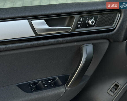 Чорний Фольксваген Туарег, об'ємом двигуна 2.97 л та пробігом 280 тис. км за 14999 $, фото 29 на Automoto.ua