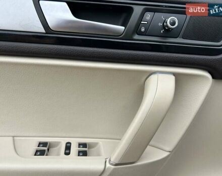 Черный Фольксваген Туарег, объемом двигателя 2.97 л и пробегом 299 тыс. км за 18700 $, фото 27 на Automoto.ua