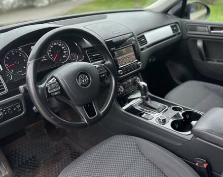 Черный Фольксваген Туарег, объемом двигателя 2.97 л и пробегом 220 тыс. км за 19500 $, фото 5 на Automoto.ua