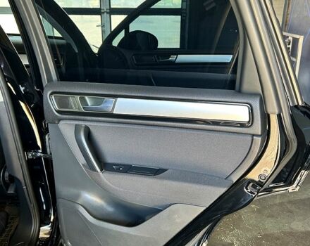 Чорний Фольксваген Туарег, об'ємом двигуна 3 л та пробігом 242 тис. км за 18750 $, фото 8 на Automoto.ua