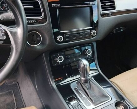 Чорний Фольксваген Туарег, об'ємом двигуна 3 л та пробігом 290 тис. км за 16300 $, фото 3 на Automoto.ua