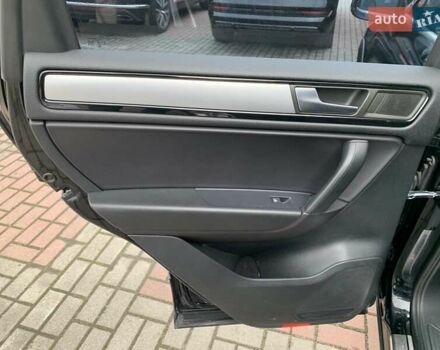 Черный Фольксваген Туарег, объемом двигателя 2.97 л и пробегом 198 тыс. км за 18000 $, фото 29 на Automoto.ua