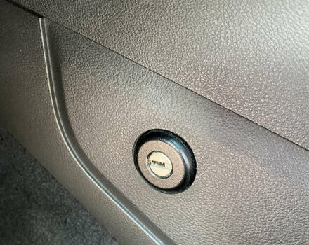 Черный Фольксваген Туарег, объемом двигателя 2.97 л и пробегом 185 тыс. км за 22999 $, фото 70 на Automoto.ua