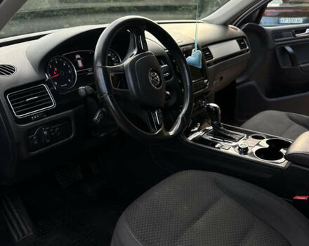 Черный Фольксваген Туарег, объемом двигателя 2.97 л и пробегом 342 тыс. км за 18000 $, фото 4 на Automoto.ua