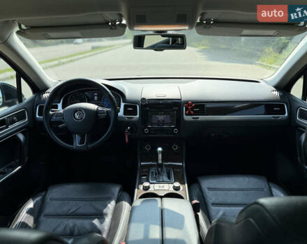 Черный Фольксваген Туарег, объемом двигателя 2.97 л и пробегом 240 тыс. км за 21500 $, фото 7 на Automoto.ua