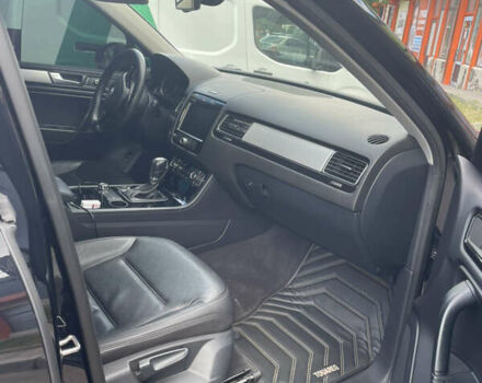 Черный Фольксваген Туарег, объемом двигателя 2.97 л и пробегом 320 тыс. км за 21000 $, фото 7 на Automoto.ua