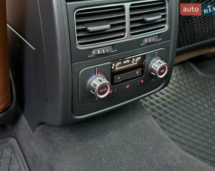 Чорний Фольксваген Туарег, об'ємом двигуна 4.13 л та пробігом 258 тис. км за 28500 $, фото 20 на Automoto.ua