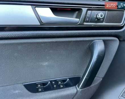 Черный Фольксваген Туарег, объемом двигателя 2.97 л и пробегом 259 тыс. км за 15900 $, фото 12 на Automoto.ua