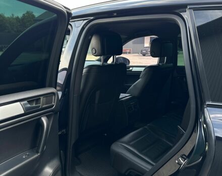 Фольксваген Туарег 2013 в Иршава на Automoto.ua Черный Фольксваген Туарег, объемом двигателя 3 л и пробегом 293 тыс. км за 20500 $, фото 9 на Automoto.ua