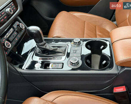 Чорний Фольксваген Туарег, об'ємом двигуна 4.13 л та пробігом 258 тис. км за 28500 $, фото 13 на Automoto.ua