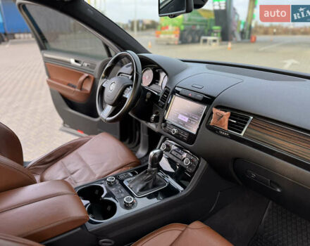 Черный Фольксваген Туарег, объемом двигателя 3 л и пробегом 275 тыс. км за 20999 $, фото 29 на Automoto.ua