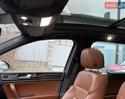 Чорний Фольксваген Туарег, об'ємом двигуна 4.13 л та пробігом 258 тис. км за 28500 $, фото 15 на Automoto.ua