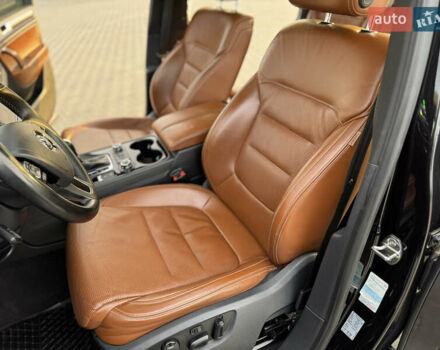 Черный Фольксваген Туарег, объемом двигателя 3 л и пробегом 275 тыс. км за 20999 $, фото 13 на Automoto.ua