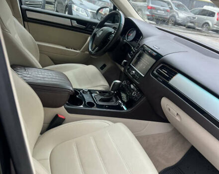 Черный Фольксваген Туарег, объемом двигателя 2.97 л и пробегом 210 тыс. км за 19500 $, фото 7 на Automoto.ua