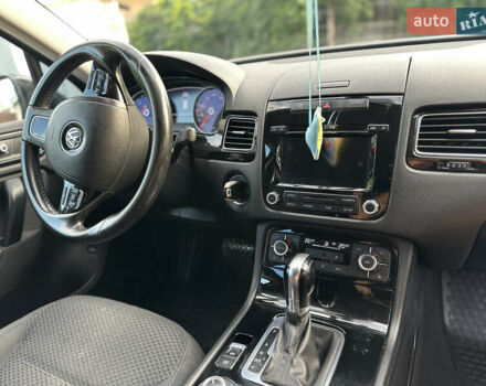 Черный Фольксваген Туарег, объемом двигателя 2.97 л и пробегом 342 тыс. км за 18000 $, фото 3 на Automoto.ua