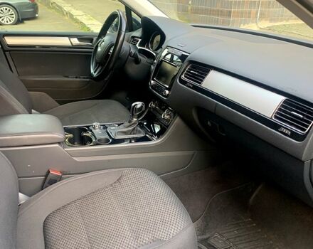 Чорний Фольксваген Туарег, об'ємом двигуна 3 л та пробігом 283 тис. км за 17500 $, фото 3 на Automoto.ua