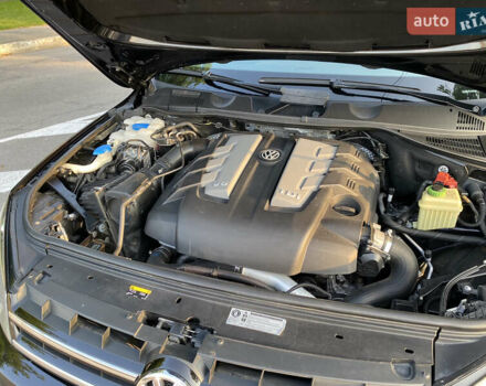 Черный Фольксваген Туарег, объемом двигателя 2.97 л и пробегом 185 тыс. км за 22999 $, фото 71 на Automoto.ua