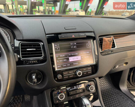 Черный Фольксваген Туарег, объемом двигателя 3 л и пробегом 275 тыс. км за 20999 $, фото 22 на Automoto.ua