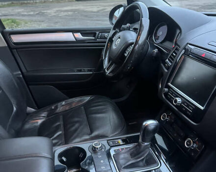 Черный Фольксваген Туарег, объемом двигателя 2.97 л и пробегом 201 тыс. км за 16500 $, фото 2 на Automoto.ua