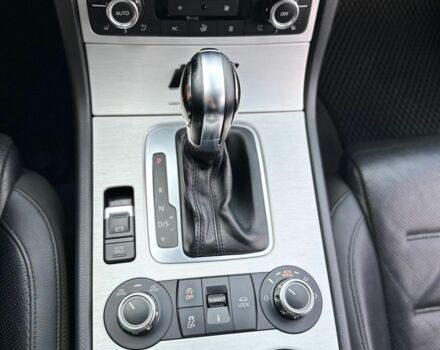 Фольксваген Туарег 2013 в Иршава на Automoto.ua Черный Фольксваген Туарег, объемом двигателя 3 л и пробегом 293 тыс. км за 20500 $, фото 17 на Automoto.ua