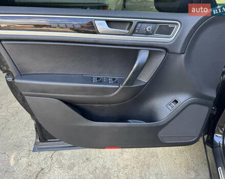 Чорний Фольксваген Туарег, об'ємом двигуна 2.97 л та пробігом 325 тис. км за 18000 $, фото 11 на Automoto.ua