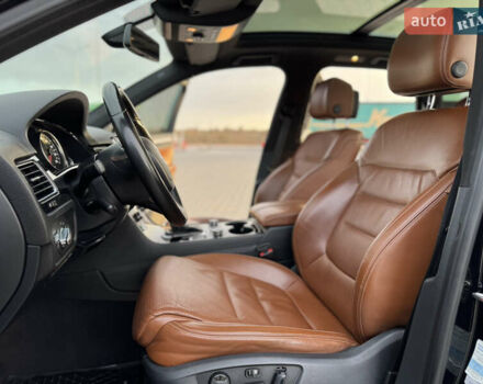 Черный Фольксваген Туарег, объемом двигателя 3 л и пробегом 275 тыс. км за 20999 $, фото 12 на Automoto.ua