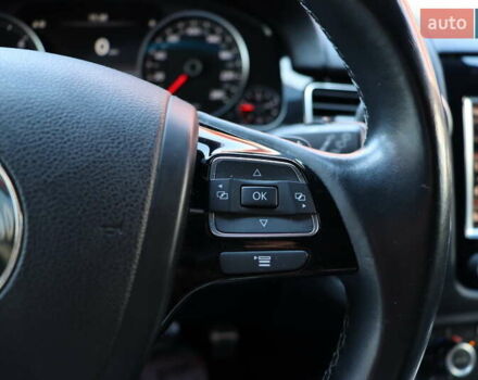 Черный Фольксваген Туарег, объемом двигателя 3 л и пробегом 142 тыс. км за 22900 $, фото 23 на Automoto.ua