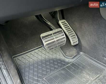 Чорний Фольксваген Туарег, об'ємом двигуна 4.13 л та пробігом 258 тис. км за 28500 $, фото 29 на Automoto.ua