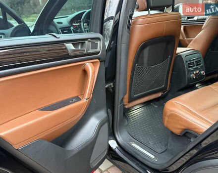 Чорний Фольксваген Туарег, об'ємом двигуна 4.13 л та пробігом 258 тис. км за 28500 $, фото 19 на Automoto.ua