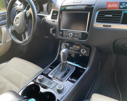 Черный Фольксваген Туарег, объемом двигателя 2.97 л и пробегом 185 тыс. км за 22999 $, фото 53 на Automoto.ua