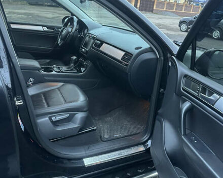 Черный Фольксваген Туарег, объемом двигателя 2.97 л и пробегом 201 тыс. км за 16500 $, фото 3 на Automoto.ua