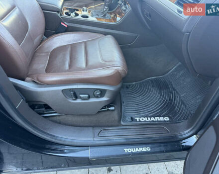 Черный Фольксваген Туарег, объемом двигателя 3 л и пробегом 285 тыс. км за 17000 $, фото 2 на Automoto.ua