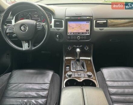 Фольксваген Туарег 2013 в Черновцах на Automoto.ua Черный Фольксваген Туарег, объемом двигателя 2.97 л и пробегом 250 тыс. км за 19900 $, фото 16 на Automoto.ua